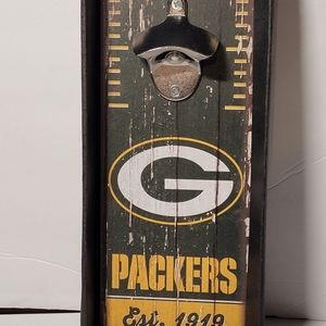 GREEN BAY PACKERS BOTTLE OPENER WOOD PLAQUE
